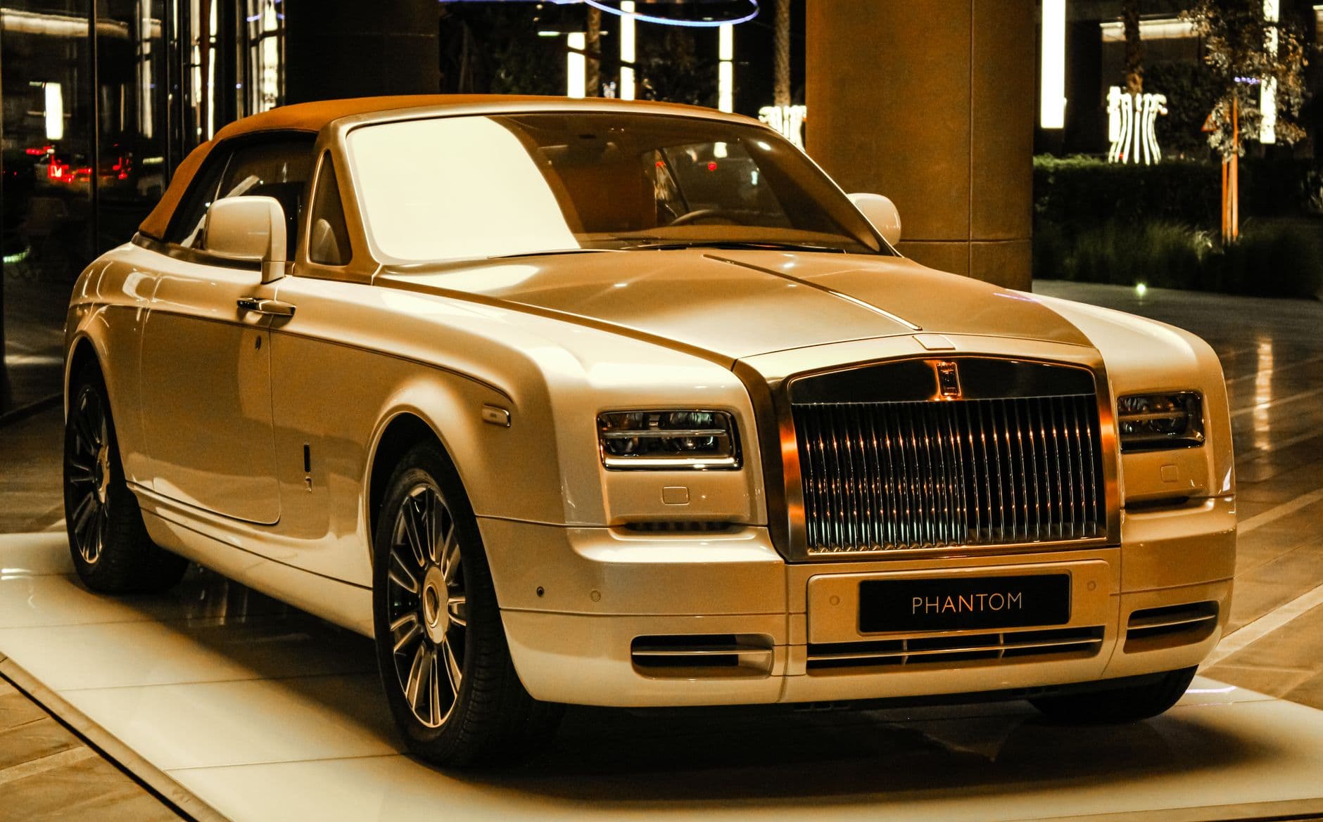 Rolls-Royce Phantom 2026 gloss black Spirit of Ecstasy chrome grille rental Dubai Small