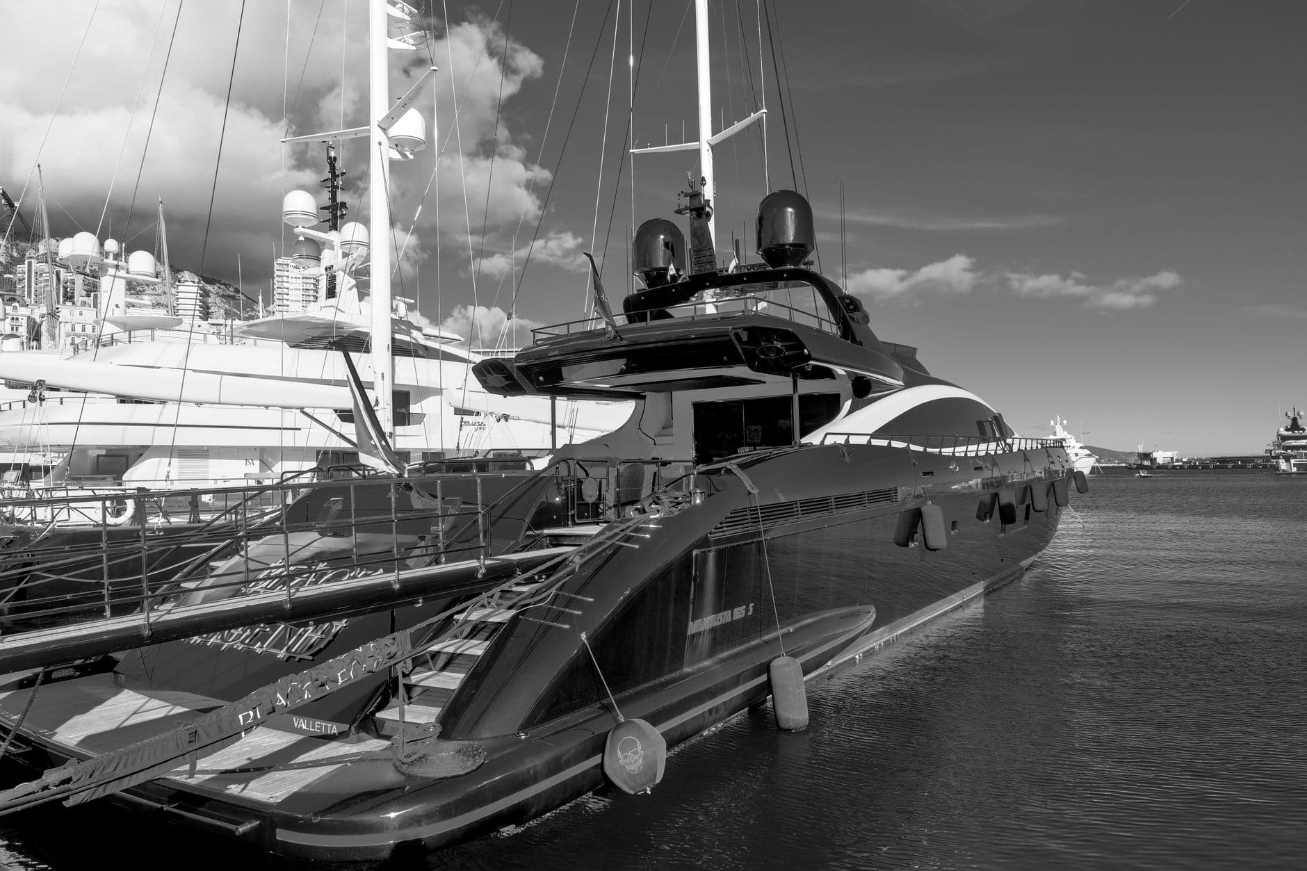 108-foot superyacht rental with flybridge and jacuzzi at Dubai Harbour