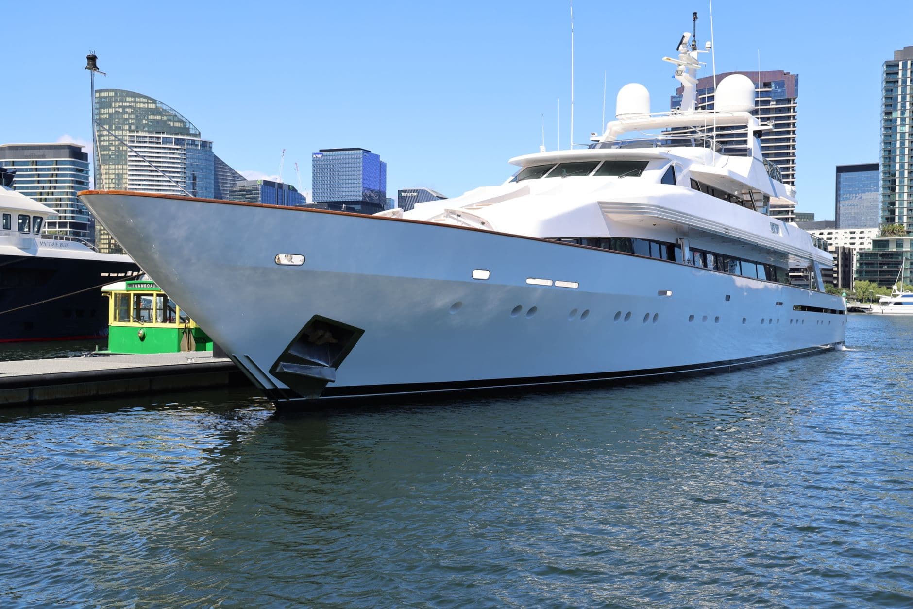 136-foot sport superyacht rental with sun deck jacuzzi in Dubai